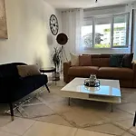 Spacieux De 73 M2 En Plein Centre-ville D'evian Avec 2 *