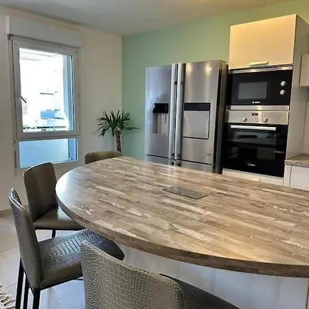 Apartamento Spacieux De 73 M2 En Plein Centre-ville D'evian Avec 2